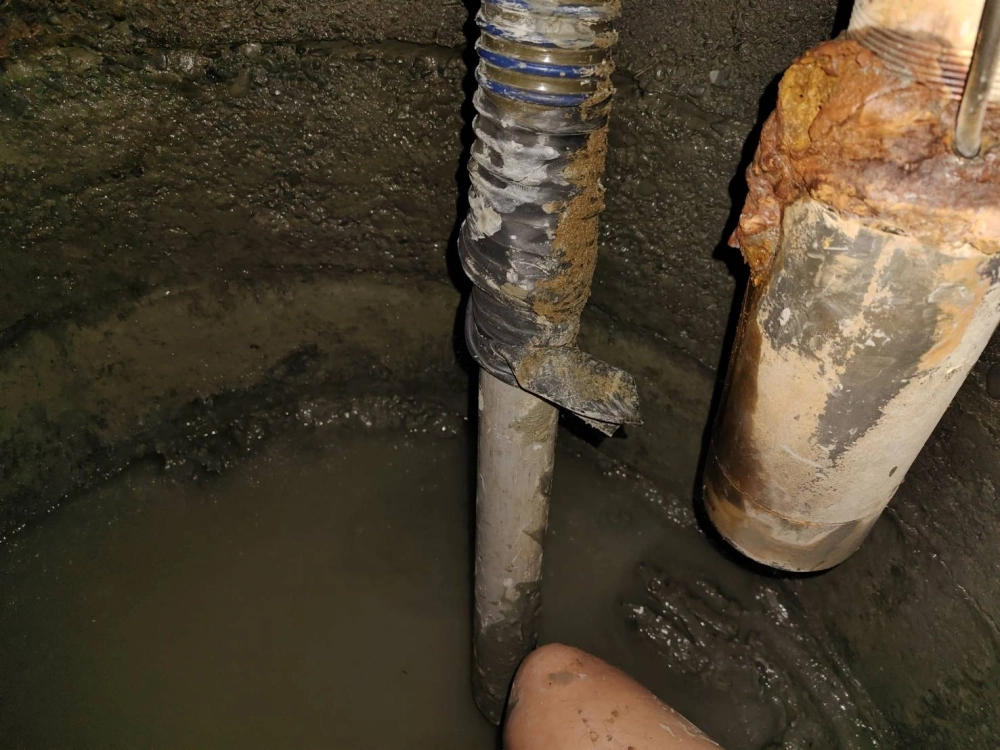 玉井區古井清除底泥作業-台南汙水池清洗