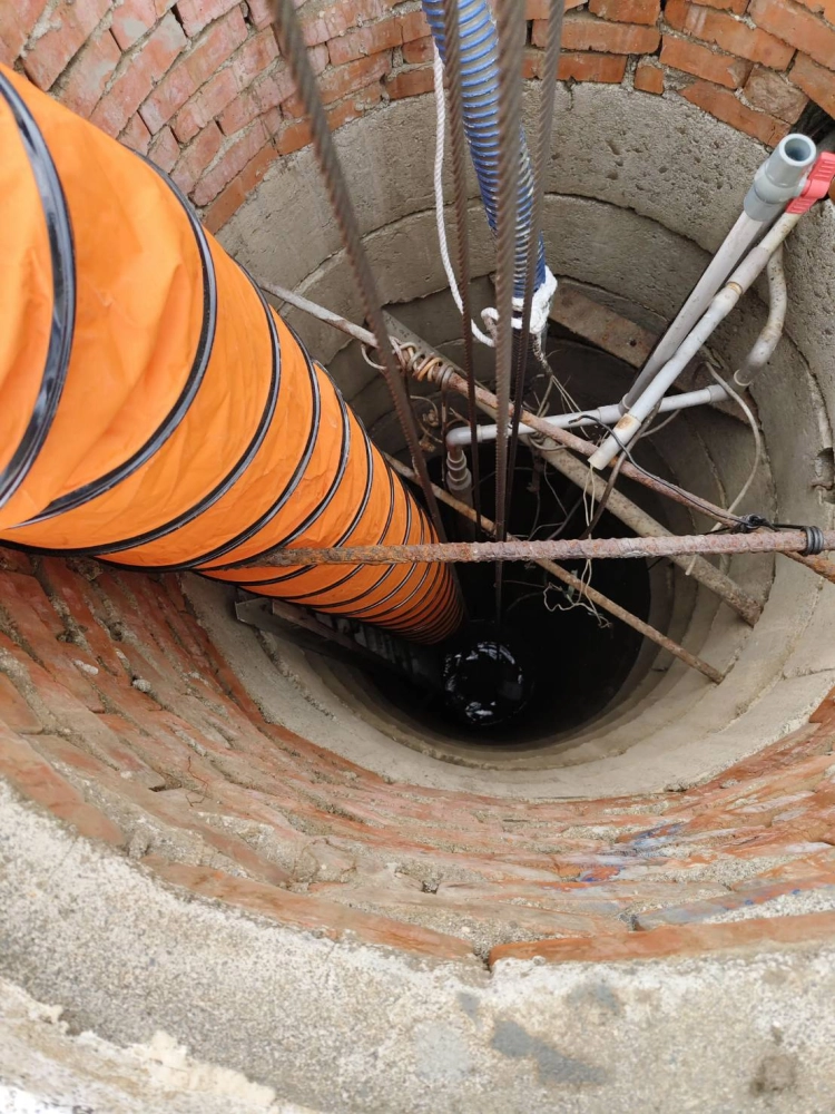 玉井區古井清除底泥作業-台南汙水池清洗