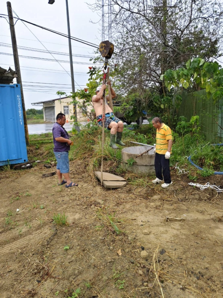 玉井區古井清除底泥作業-台南汙水池清洗