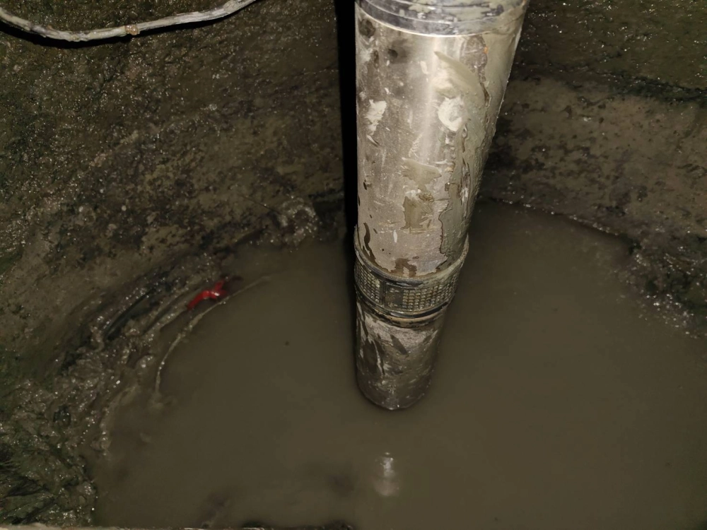 玉井區古井清除底泥作業-台南汙水池清洗