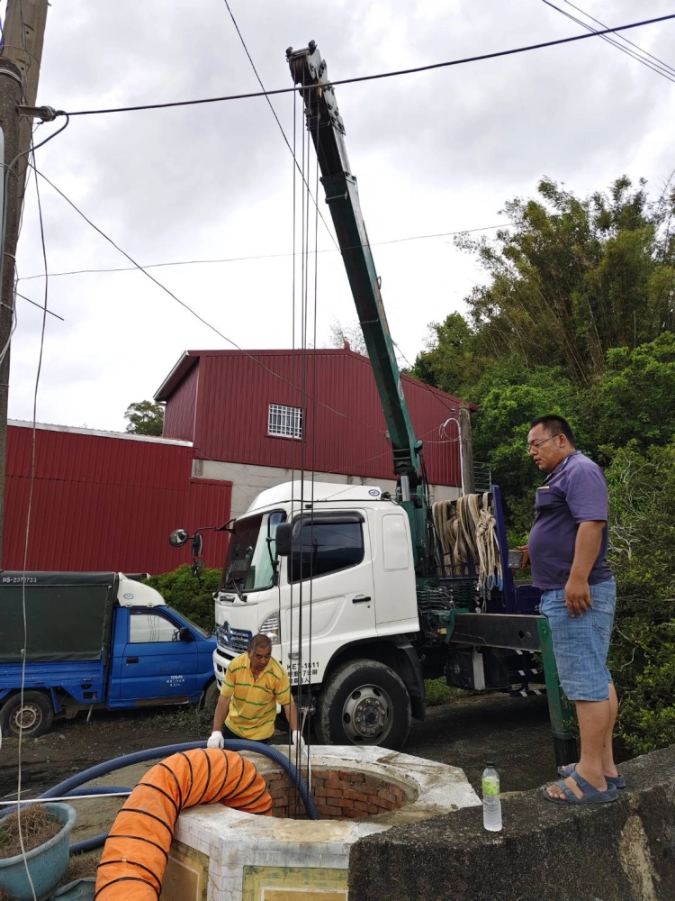 玉井區古井清除底泥作業-台南汙水池清洗