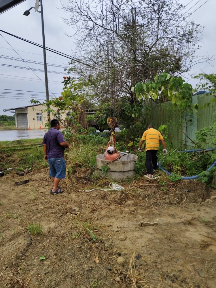 玉井區古井清除底泥作業-台南汙水池清洗