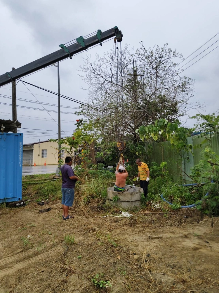 玉井區古井清除底泥作業-台南汙水池清洗