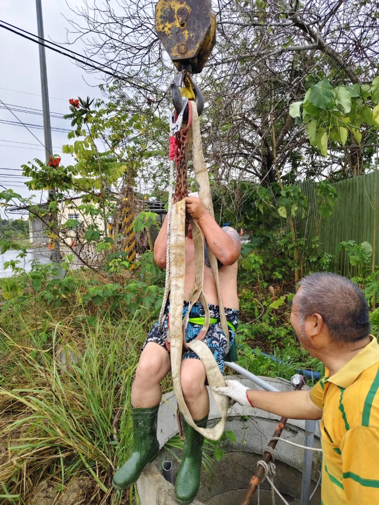 玉井區古井清除底泥作業-台南汙水池清洗