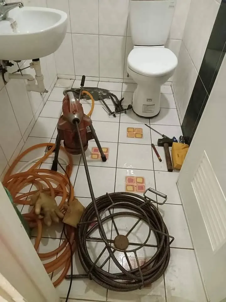 馬桶拆除疏通糞管