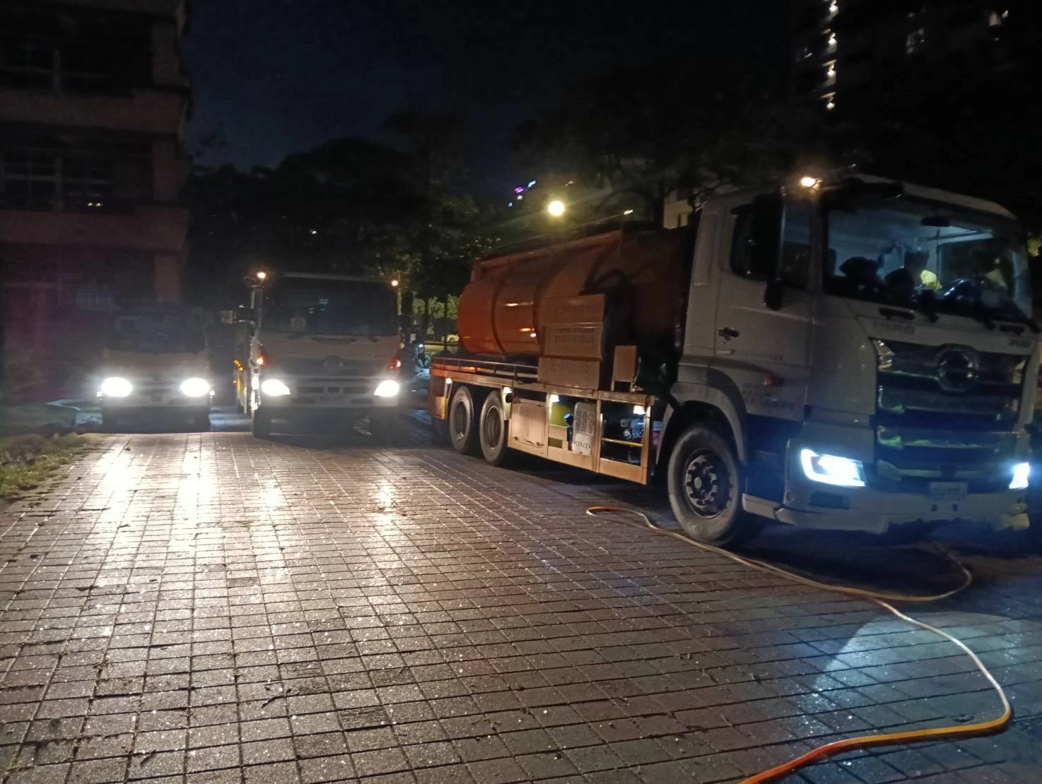 米拉克颱風學校地下室淹水，奮戰了兩天一夜