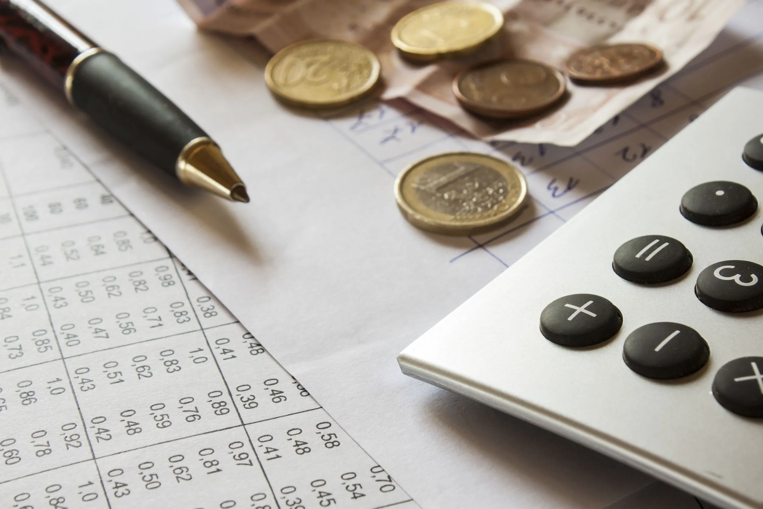 營業人收取 賠償款」或 違約金」，是否應開立統一發票並報繳營業稅呢？