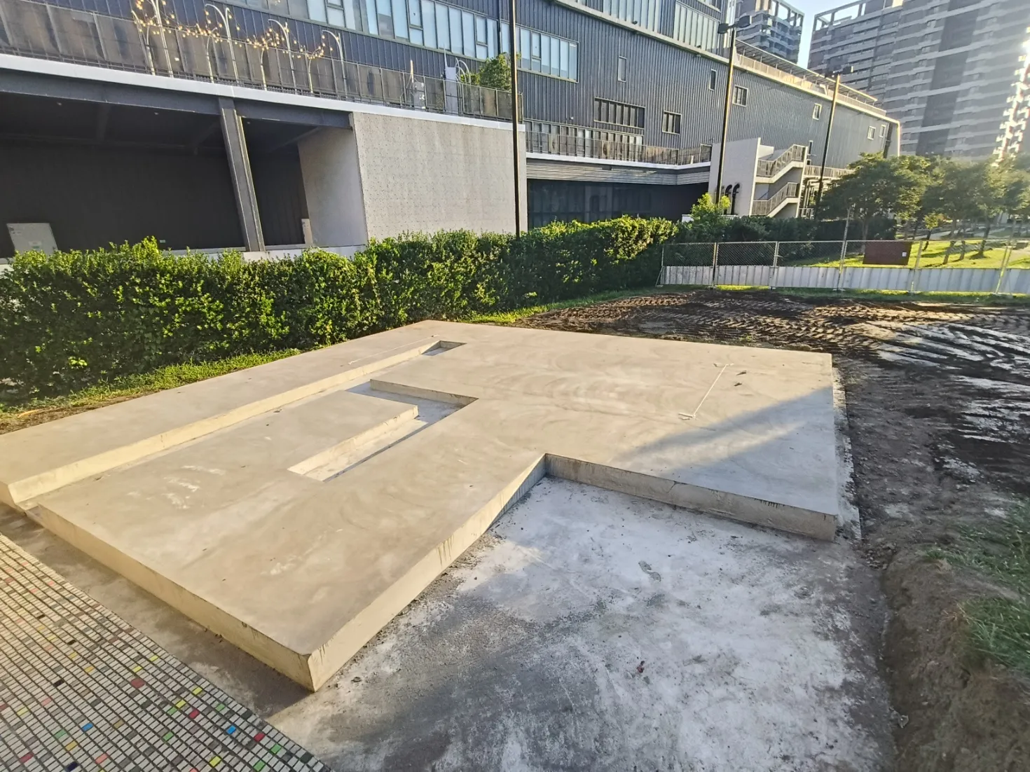 儲能櫃安裝與關鍵基礎設施建置