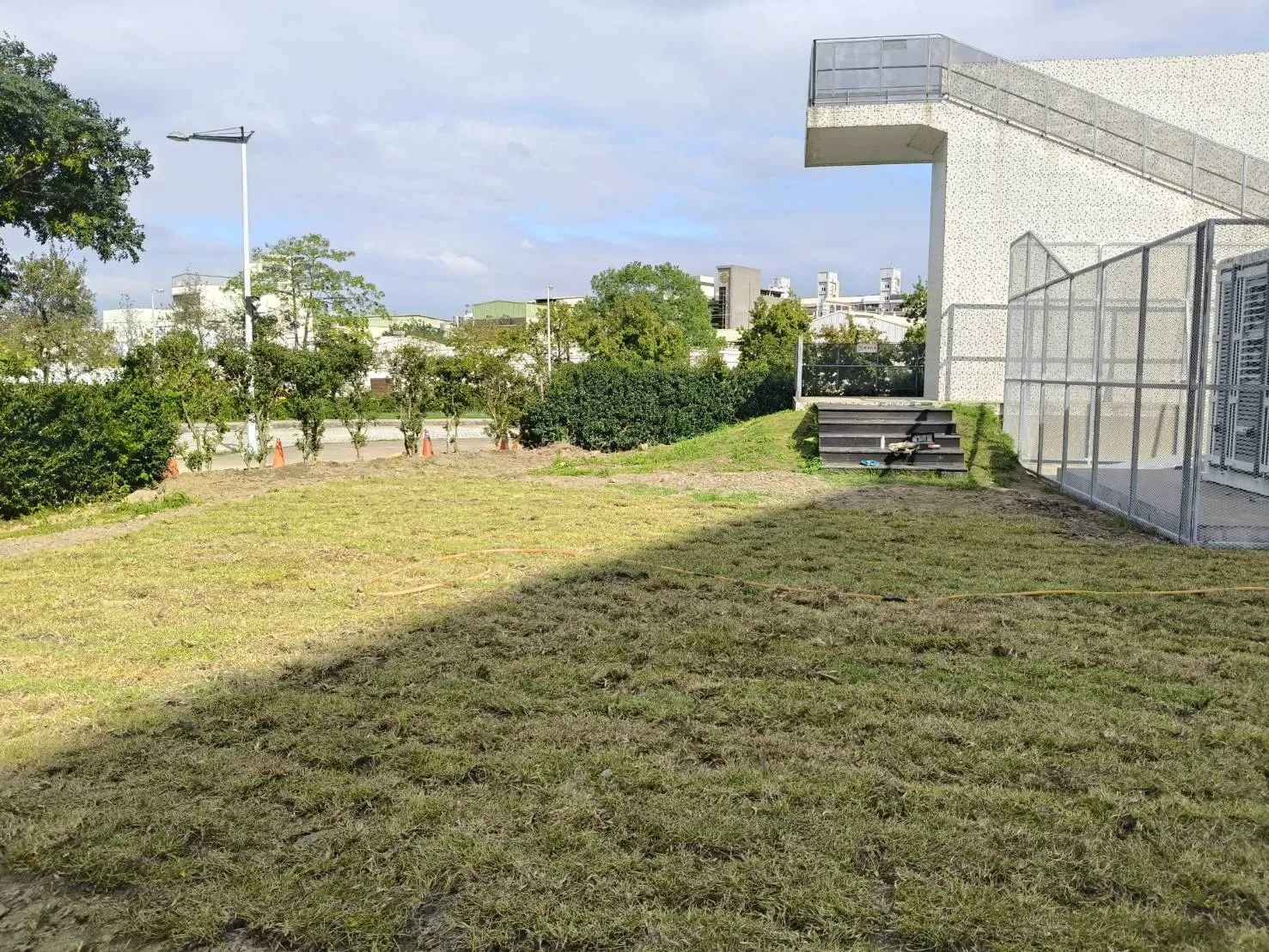 儲能櫃安裝與關鍵基礎設施建置