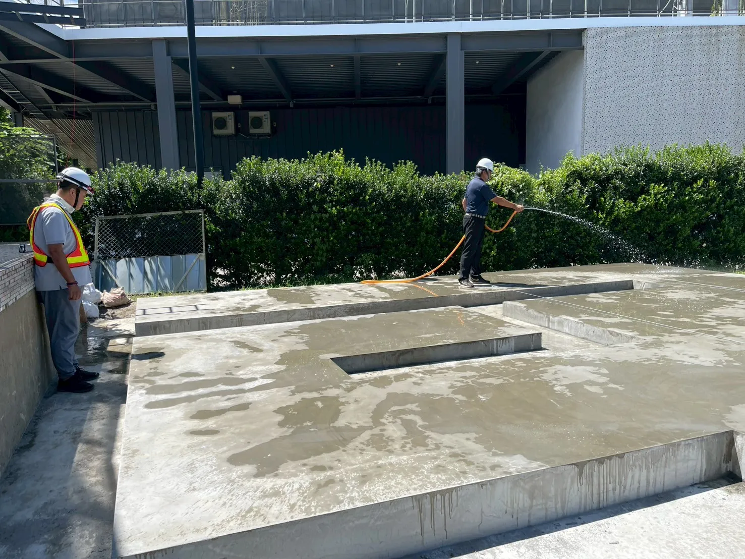 儲能櫃安裝與關鍵基礎設施建置