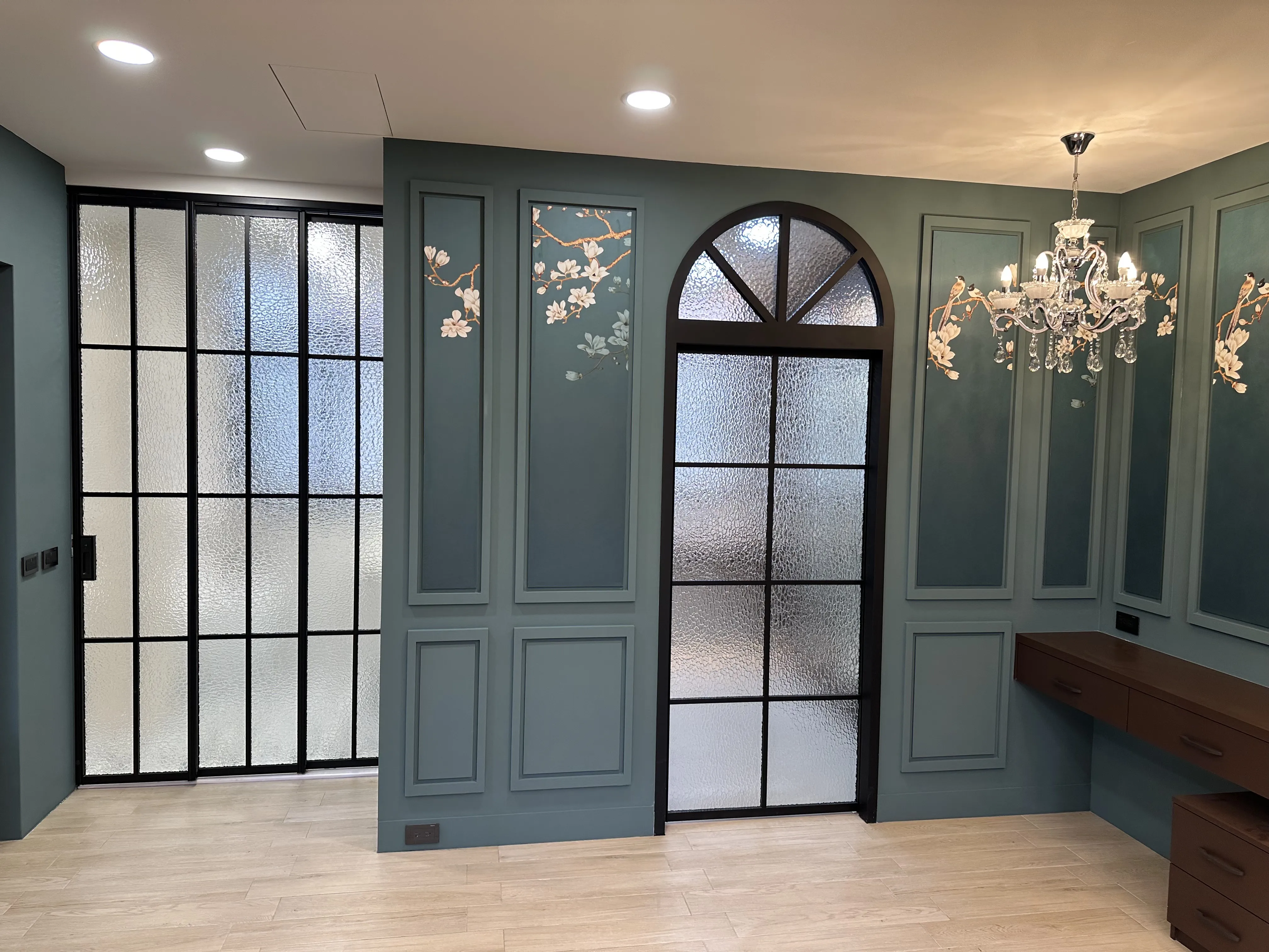 南投住宅的驚豔設計!將「現代極簡」與「古典花卉」完美並存