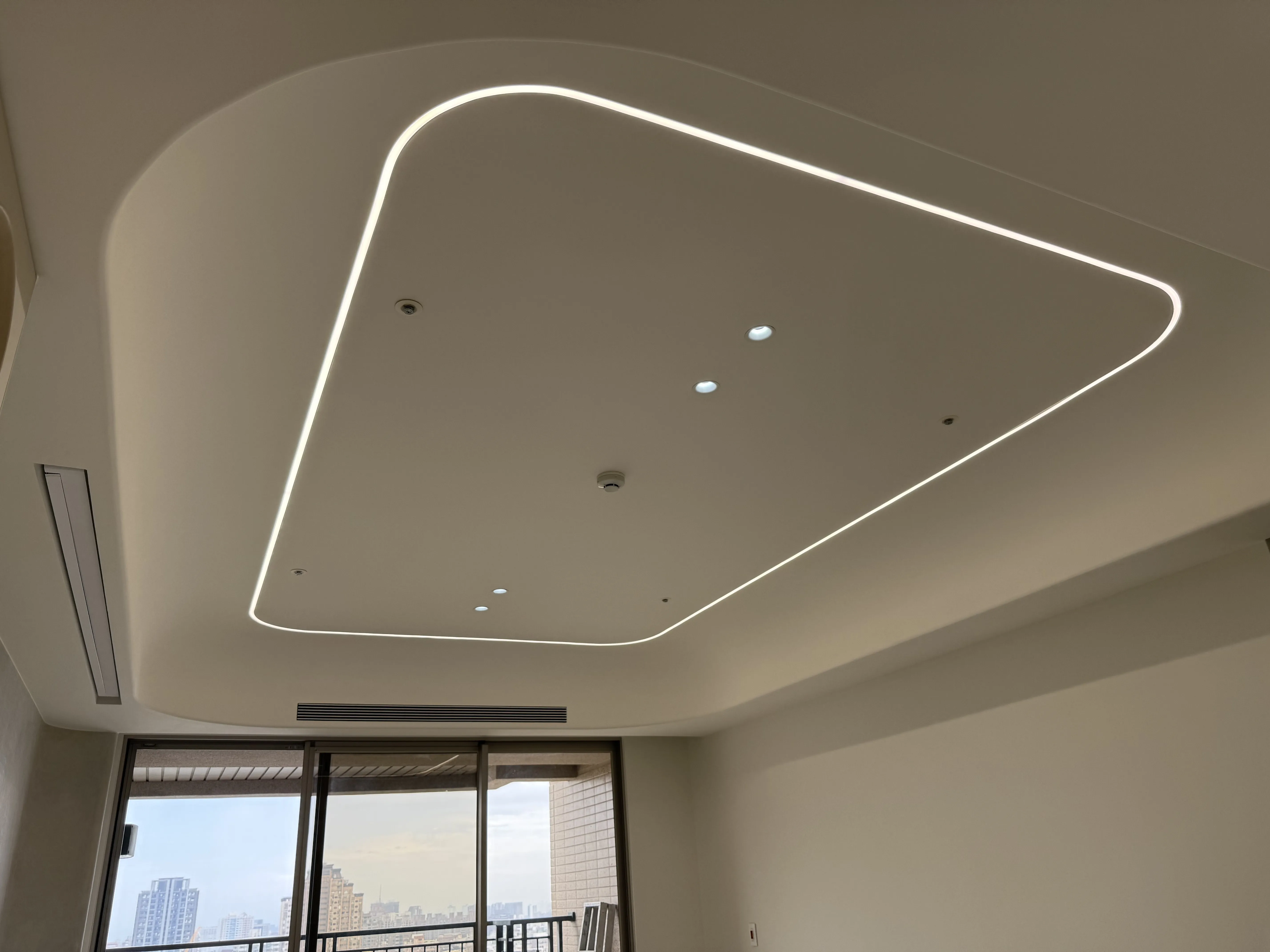 我們如何成就現代住宅的「光影」與「線條」美學