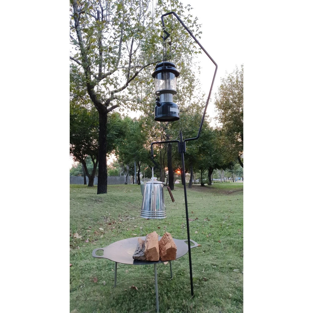 【綠色工場】RV-IRON 047 GARDEN SHOCK 鍛鐵多功能吊燈架 焚火架 鑄鐵架 鍋架 鐵架 露營燈架