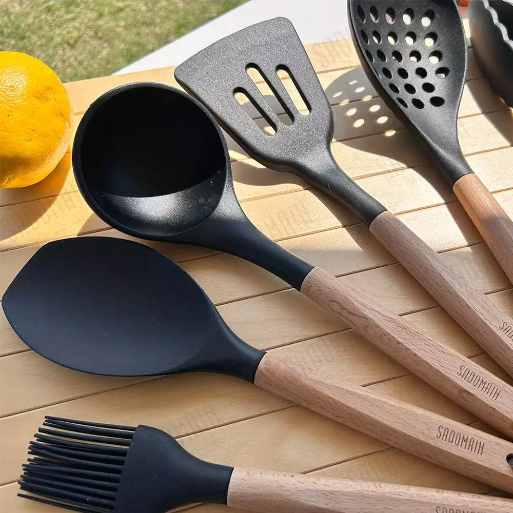 仙德曼 SADOMAIN 露營餐廚五金９件組（附收納網袋）【綠色工場】露營廚具 菜刀 湯勺 煎匙 油刷 飯匙