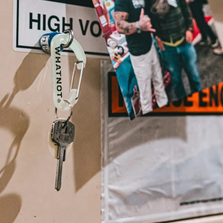 WHATNOT｜ 夜光C型扣【綠色工場】GLOW CARABINER 露營掛勾 D型扣 D扣 掛物勾 風格選務