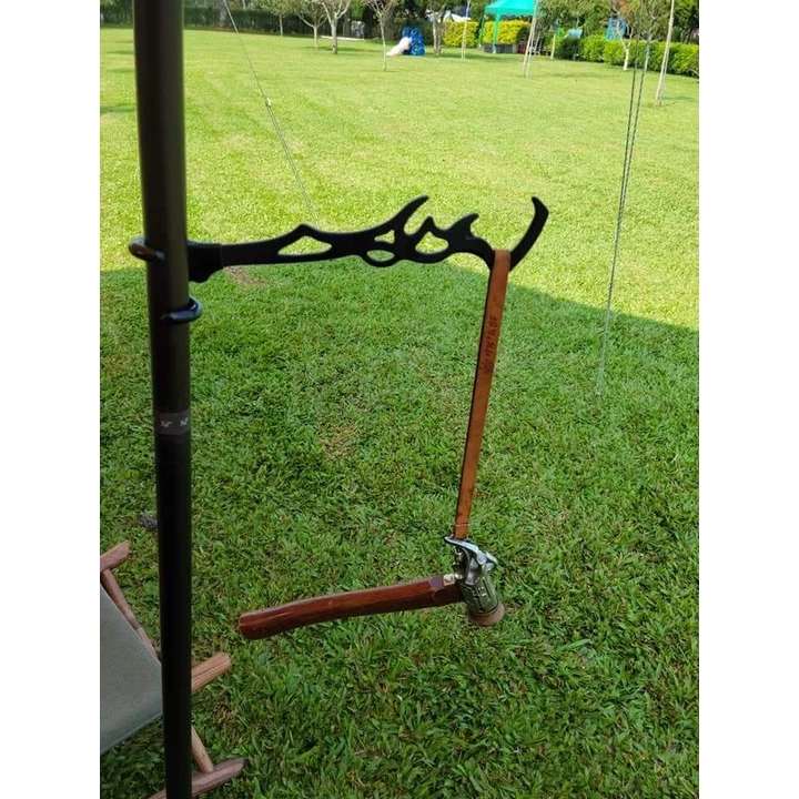 【綠色工場】TKS 上帝之手 掛勾 夾式營柱掛勾 營燈架 豬尾巴 多功能掛勾 鐵件 工業風格 鑄鐵風格 露營美學