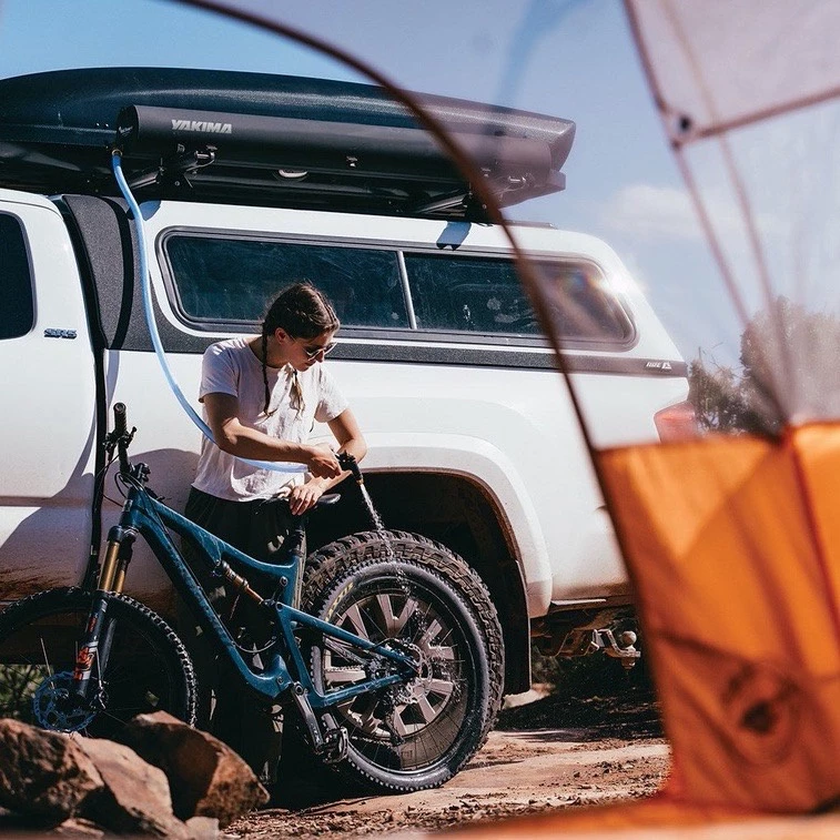 【綠色工場】YAKIMA 車用便攜式加壓儲水器 7G(28L) / 10G(38L) 水箱 車頂水桶 儲水箱 沖洗工具