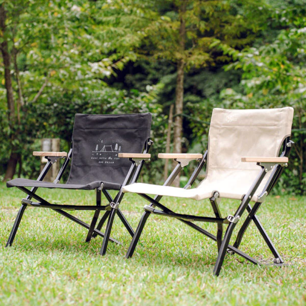 【綠色工場】OutdoorBase 逐夢星空聯名/踏浪矮背椅【矮背椅】露營椅 摺疊椅 柚木扶手 黑色/卡其