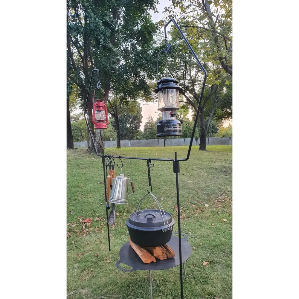 【綠色工場】RV-IRON 047 GARDEN SHOCK 鍛鐵多功能吊燈架 焚火架 鑄鐵架 鍋架 鐵架 露營燈架