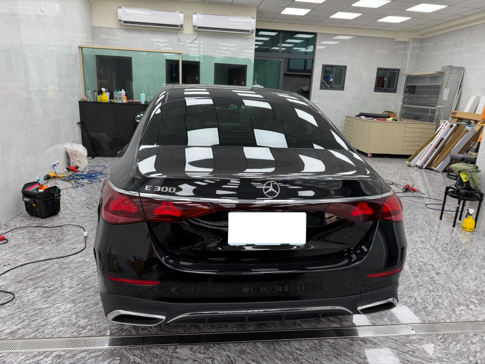 Mercedes-Benz E300 ｜桑瑪克<br>前檔 smart RR70、車身 XC40max