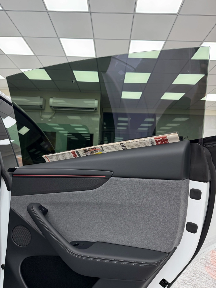 特斯拉 Y｜桑瑪克、舒熱佳<br>前擋smart RR70、前窗LX40、後窗LX40、後擋LX15