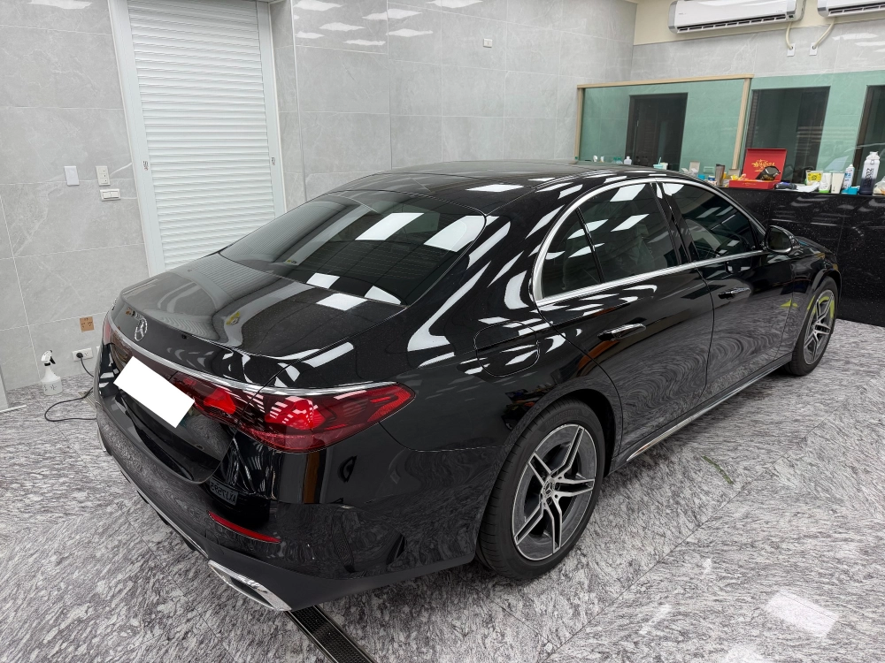 Mercedes-Benz E300 ｜桑瑪克<br>前檔 smart RR70、車身 XC40max