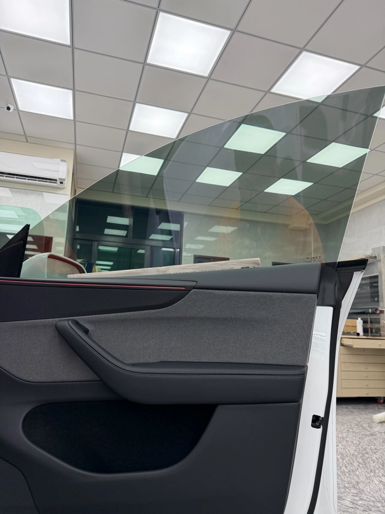 特斯拉 Y｜桑瑪克、舒熱佳<br>前擋smart RR70、前窗LX40、後窗LX40、後擋LX15