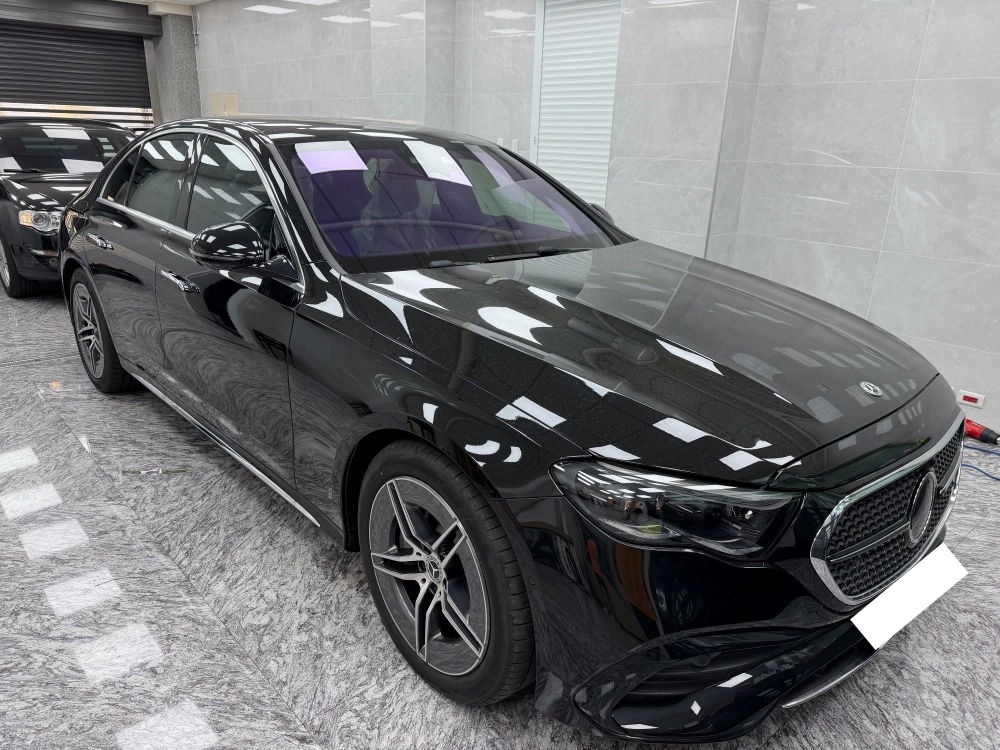 Mercedes-Benz E300 ｜桑瑪克<br>前檔 smart RR70、車身 XC40max