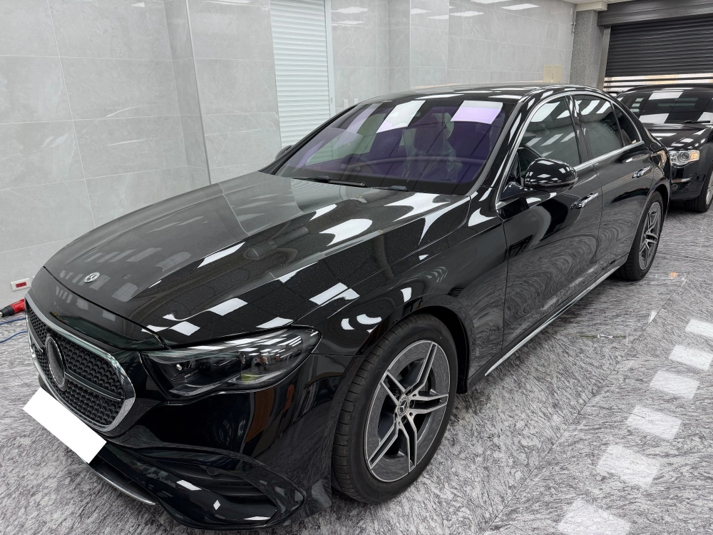 Mercedes-Benz E300 |桑瑪克<br>前檔 smart RR70、車身 XC40max