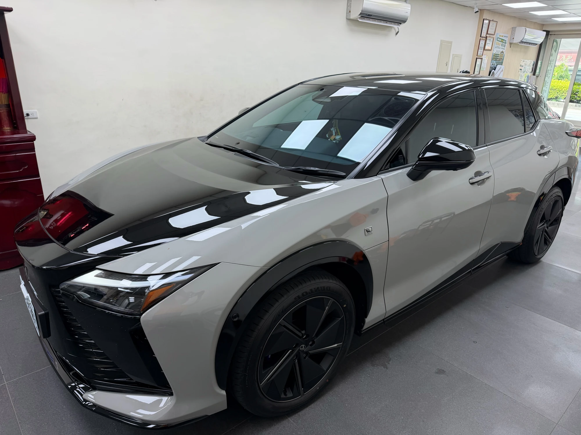 Lexus RZ550e｜史密斯<br>前檔 T4-70、前門T4-45、後半T4-10