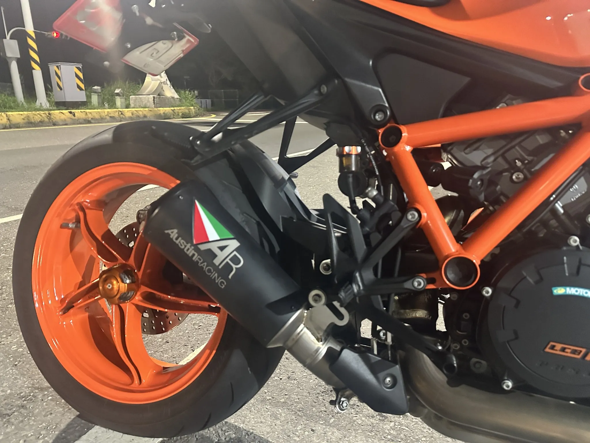 【 KTM 1290 SUPER DUKE R 】