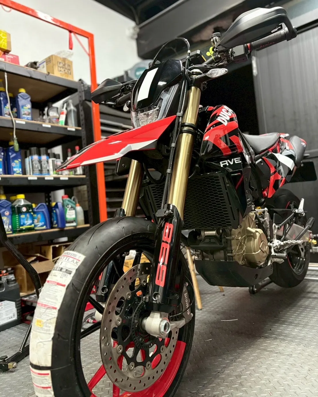 【 Ducati Hypermotard 698 】