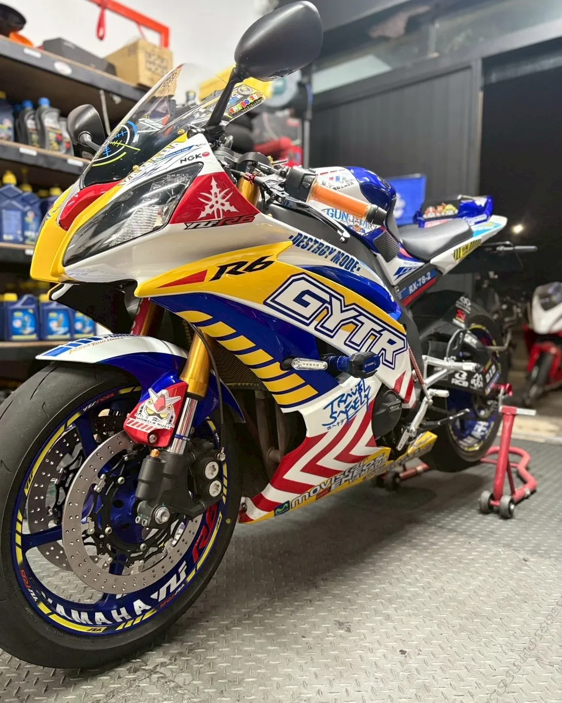 【 YAMAHA YZF-R6 】