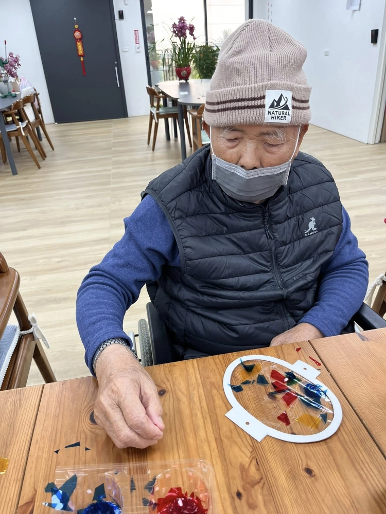 手做「彩色拼貼燈籠」