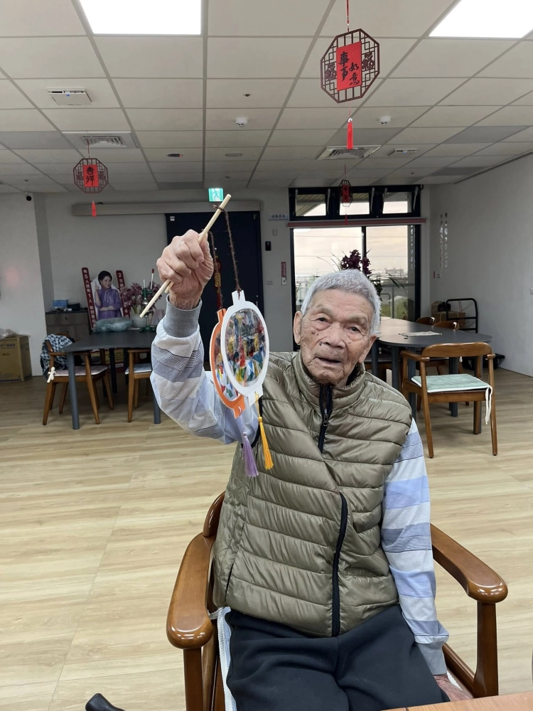 手做「彩色拼貼燈籠」