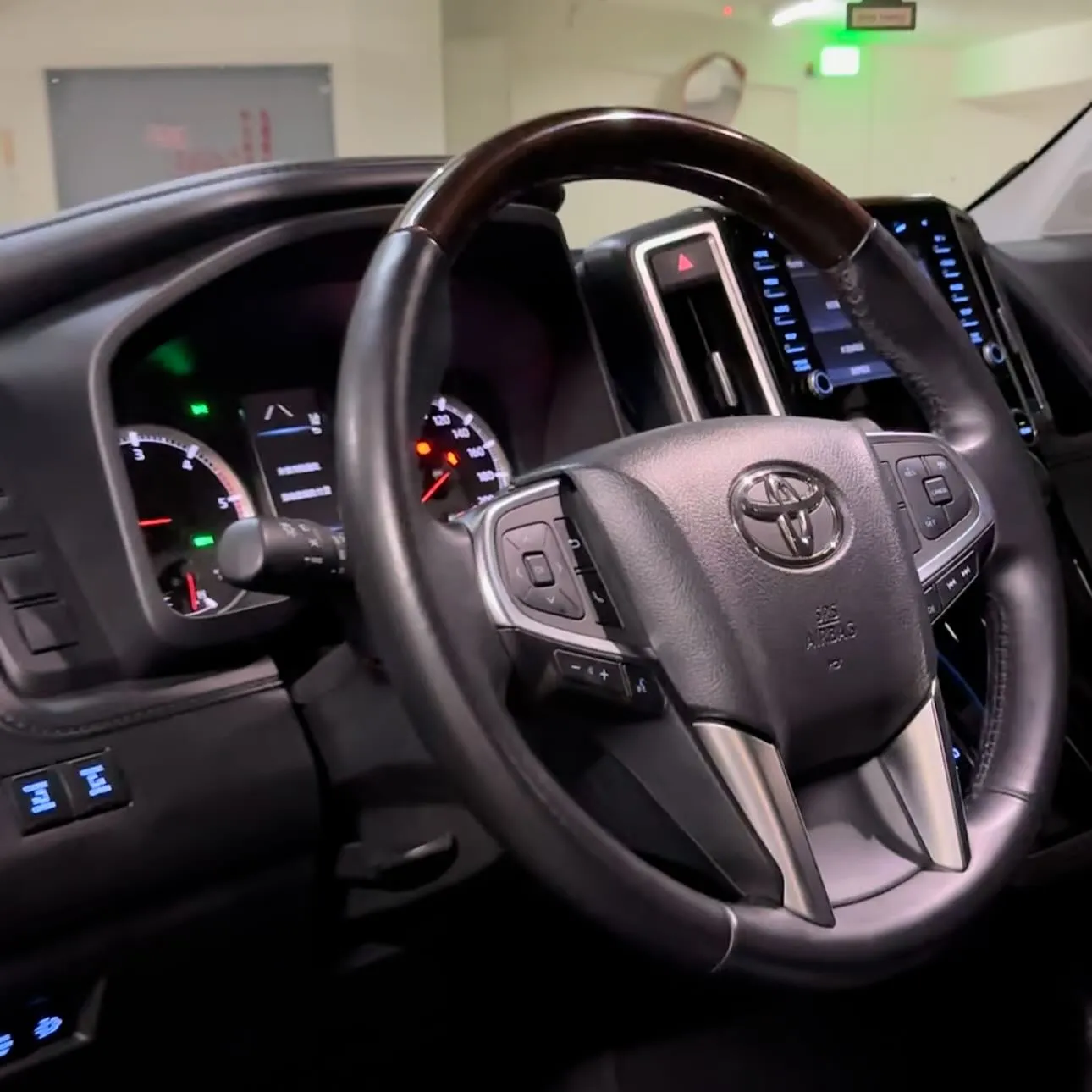 TOYOTA GRANVIA