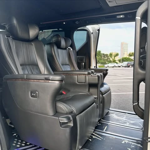 TOYOTA ALPHARD ｜陸上頭等艙