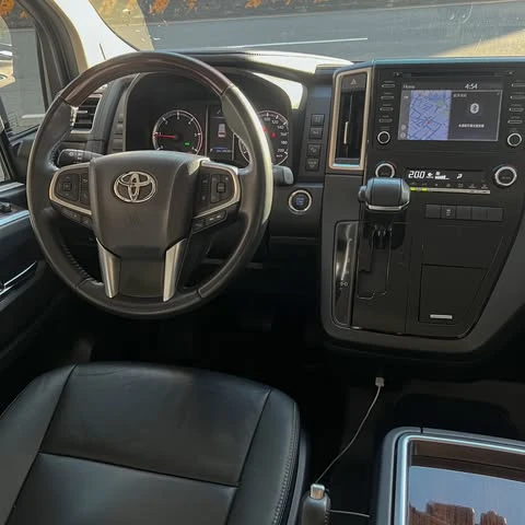 TOYOTA GRANVIA 九人座旗艦版 