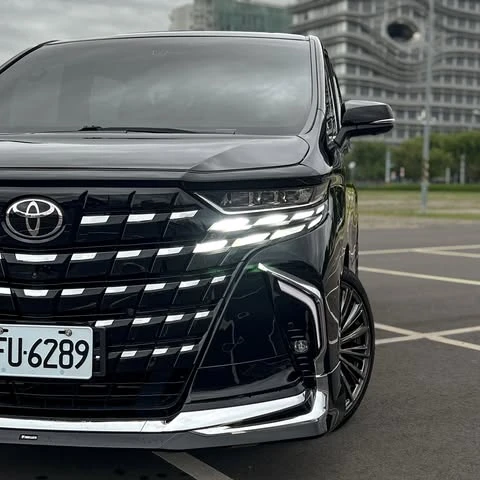 TOYOTA ALPHARD ｜陸上頭等艙
