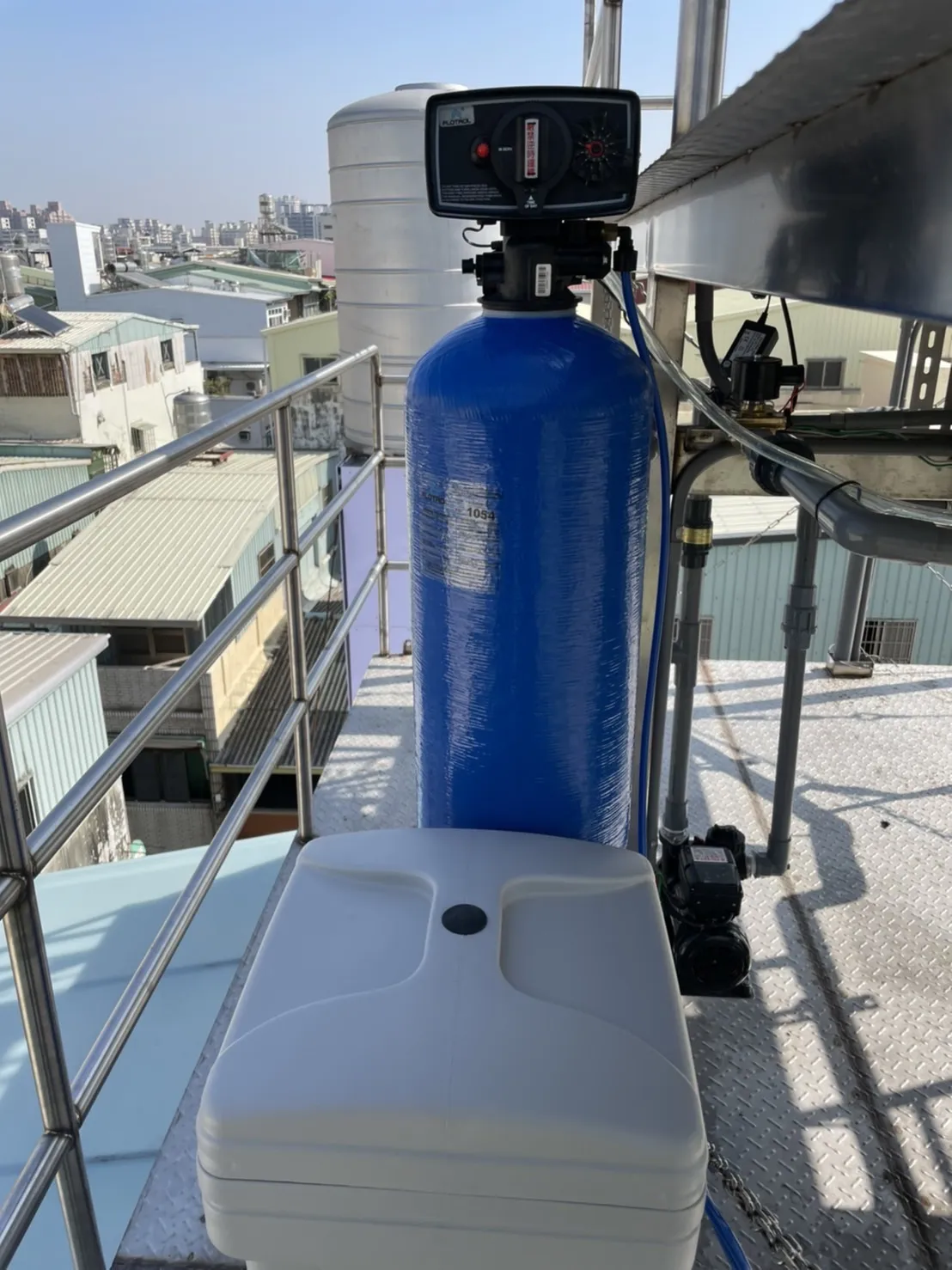 高雄-前鎮區-施小姐-安裝全戶式軟水+雙溫觸控式淨水器