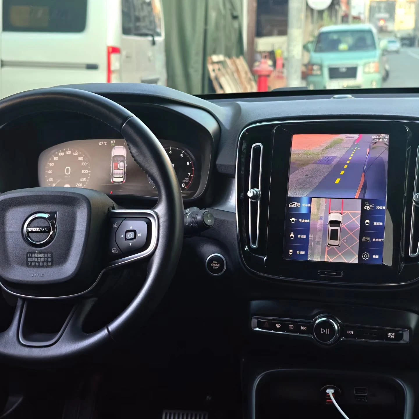 VOLVO XC40