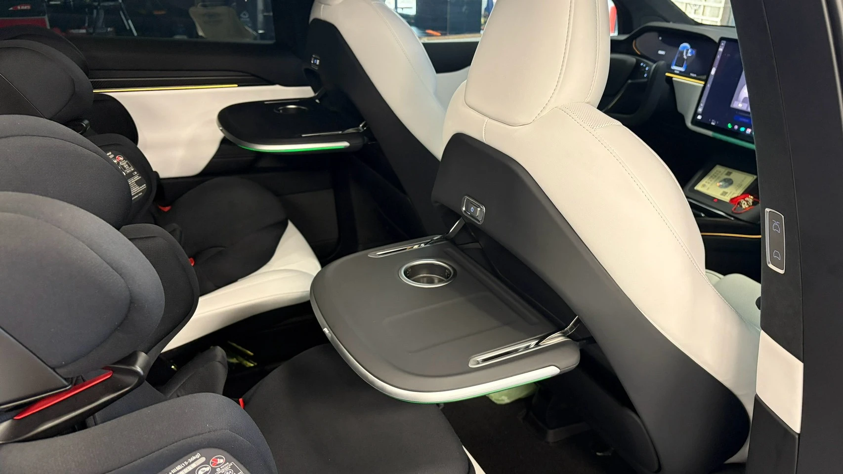 MONDEO Y｜電動椅背桌板安裝實績