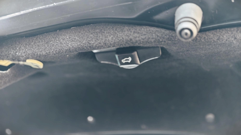 瑪莎拉蒂SQ4安裝鏡片盲點+電動尾門