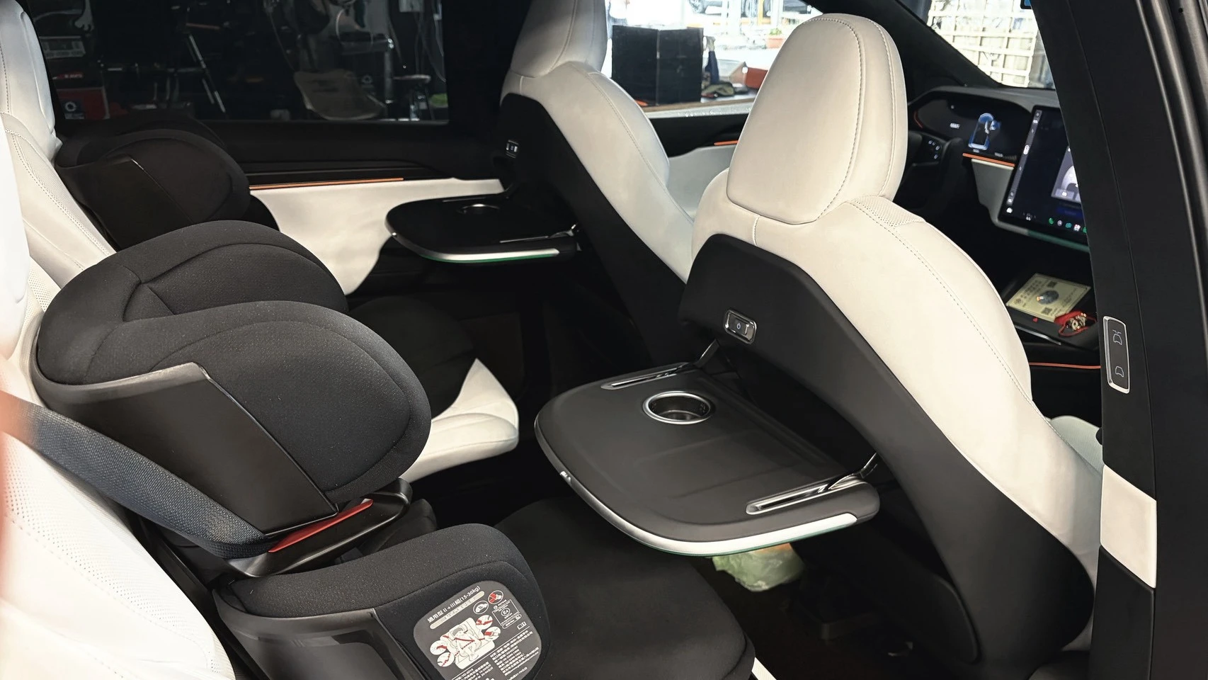 MONDEO Y｜電動椅背桌板安裝實績
