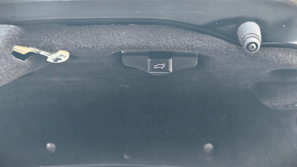 瑪莎拉蒂SQ4安裝鏡片盲點+電動尾門