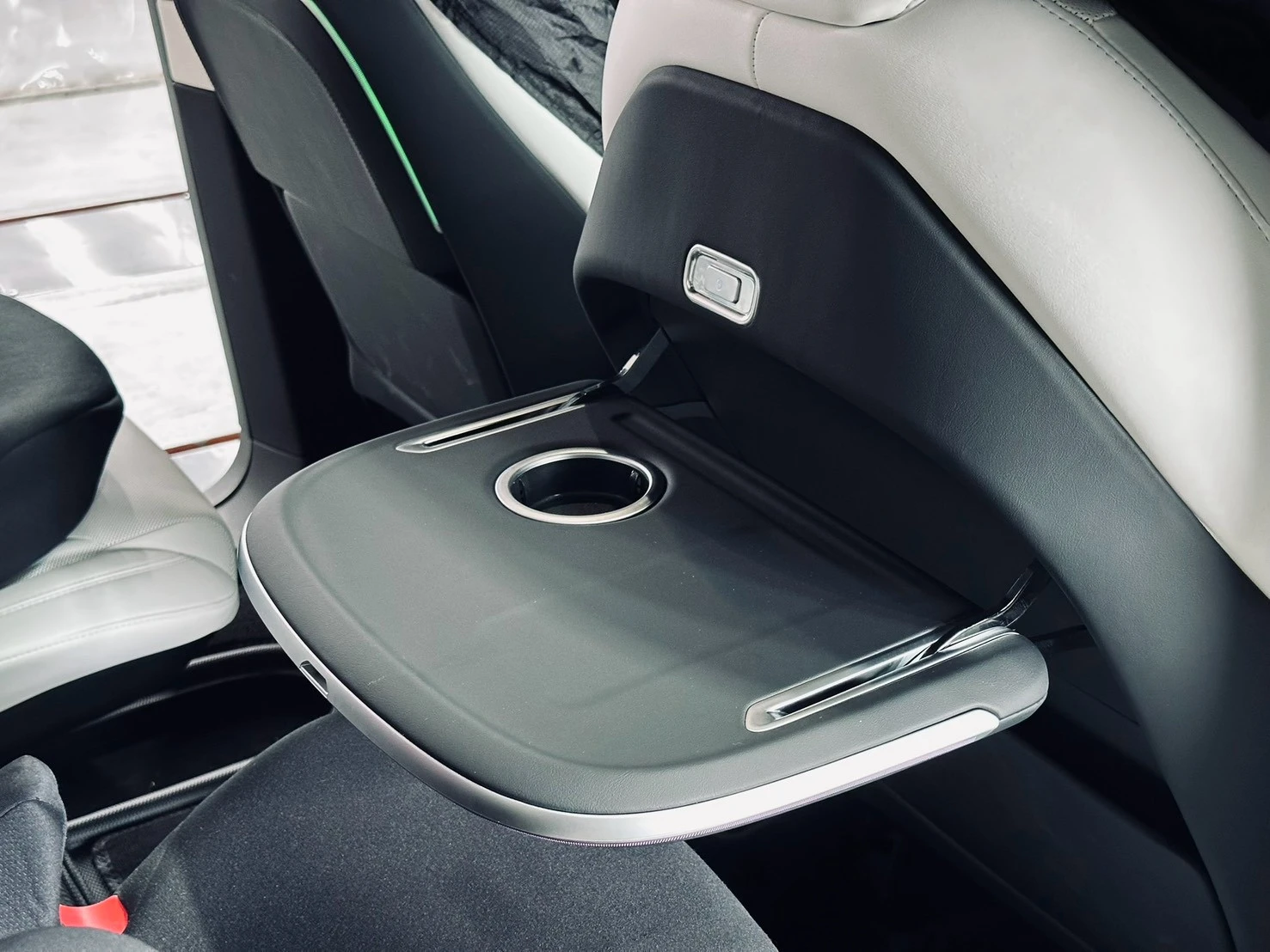 MONDEO Y｜電動椅背桌板安裝實績