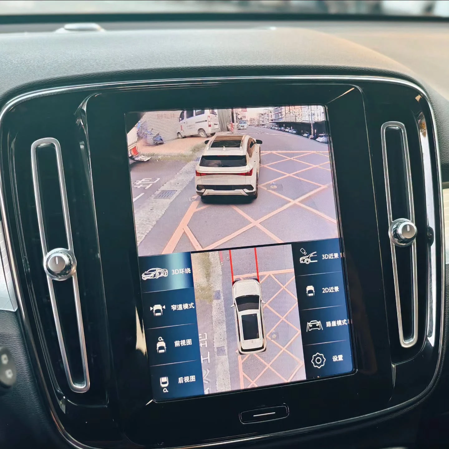 VOLVO XC40