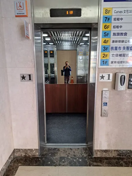 泳富豪大樓