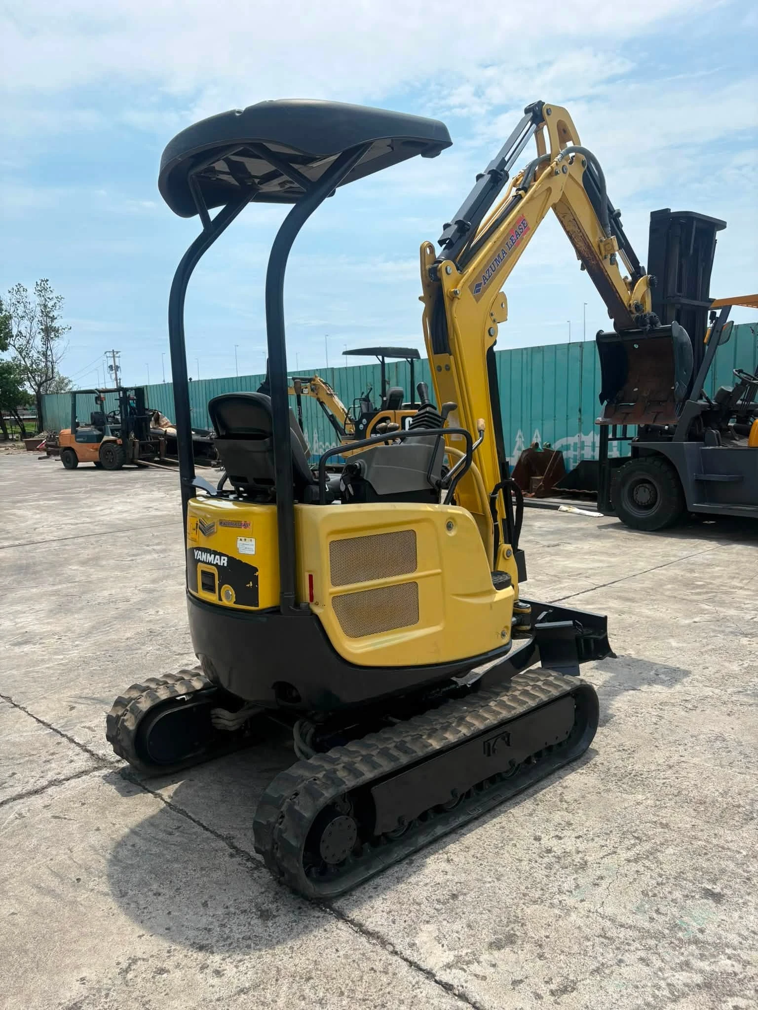 YANMAR VIO17