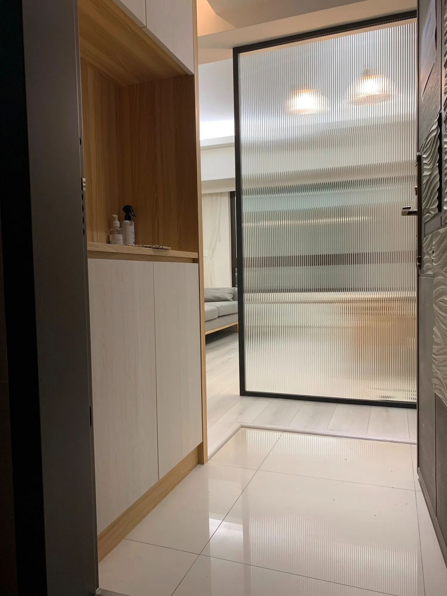 美麗國85號3F 吳小姐